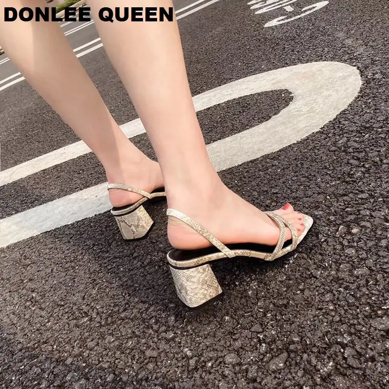 Сандалии DONLEE QUEEN женские на среднем каблуке босоножки из змеиной кожи без