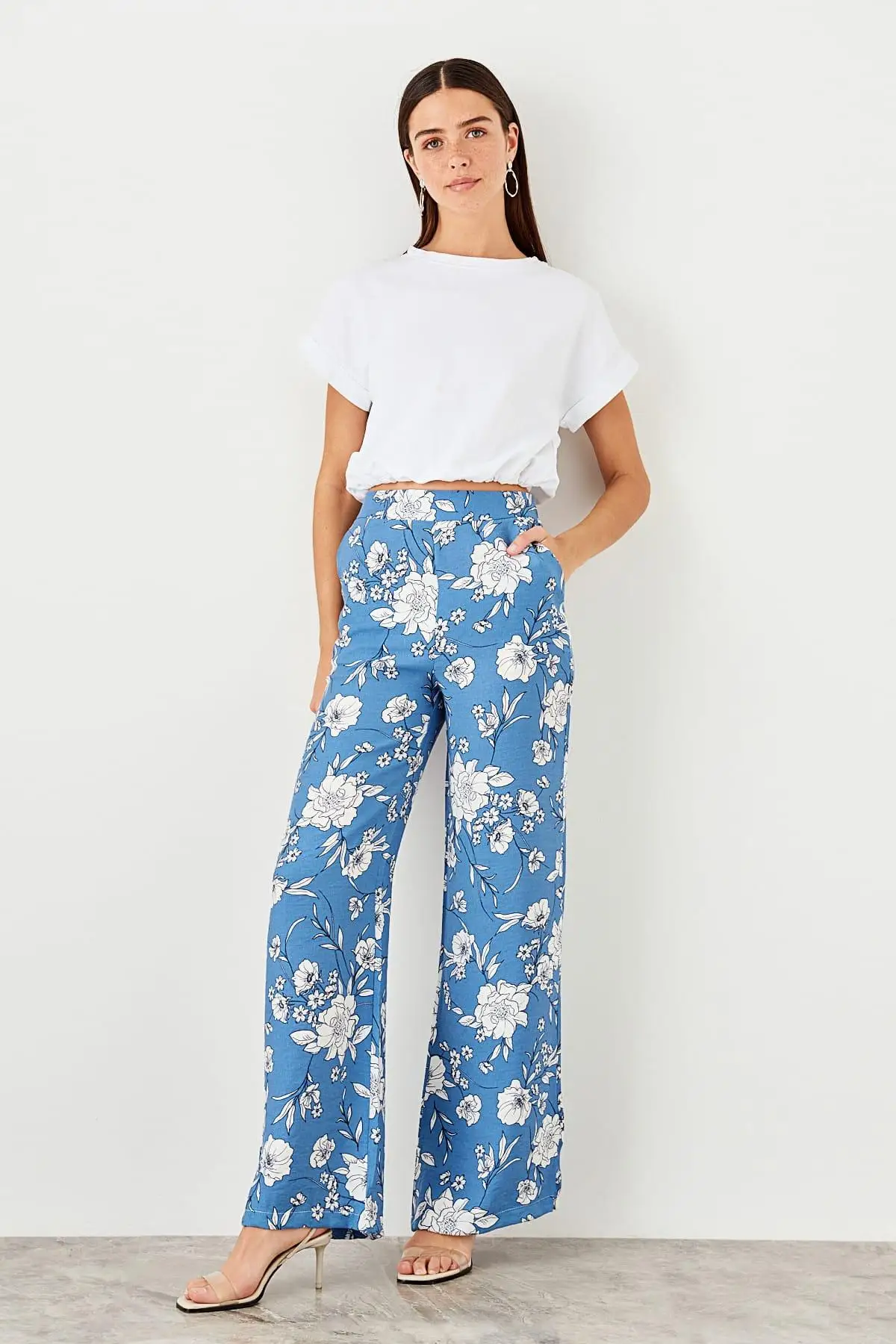 

Trendyol Indigo Flower Pattern Pants TWOSS19PL0079