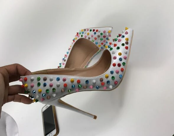 Mujer De Spikes Sexy Del Dedo Altos Tacones Diseñador Lujo Mujeres Sandalias Heel 8cm 10cm Bombas Zapatos Heel Punta Remaches 12cm Heel Las Pie Moda 4w6dOI