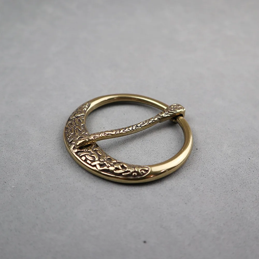 

DIY Leathercraft Hardware Western Style Karaqusa Pattern Pin Buckle Belt Buckle Antique Brass Finish # OT-392