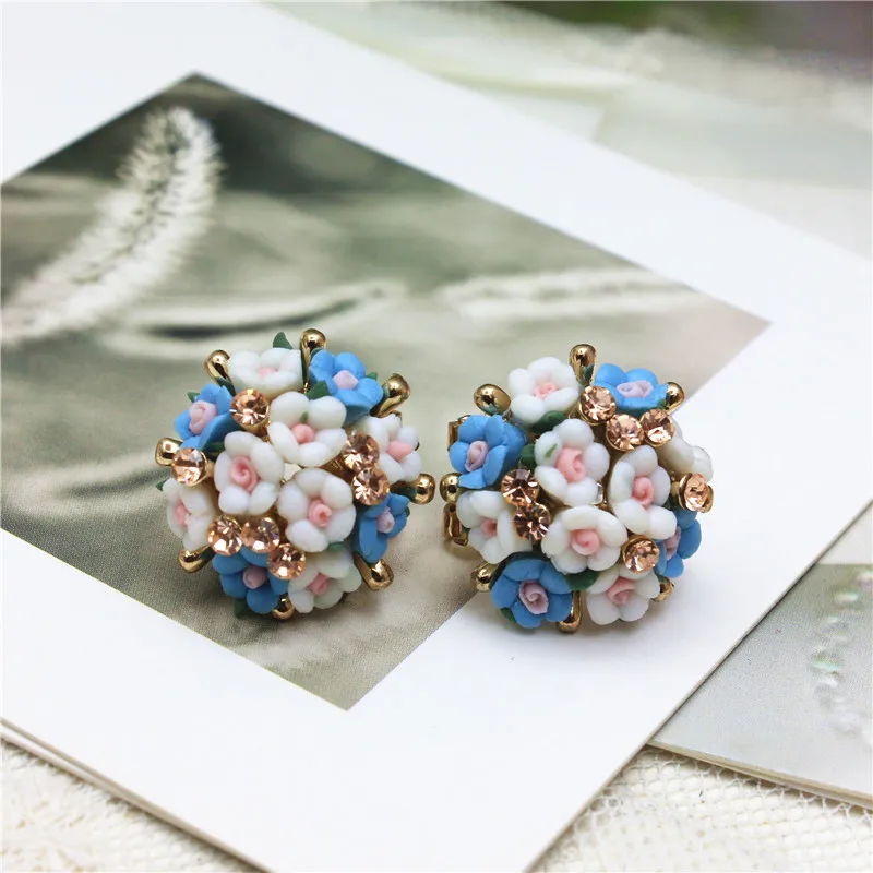 Брендовые ювелирные изделия, Роскошные серьги-гвоздики с кристаллами и двойной имитацией для женщин, керамические серьги с цветами для летнего стиля