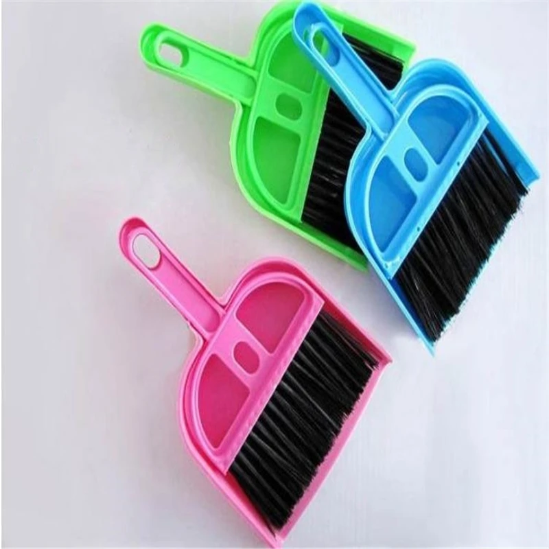 2pcs/lot Desktop cleaning brush Mini Desktop Scan Keyboard brush With a small broom suit Household cleaning products Portable - Цвет: random