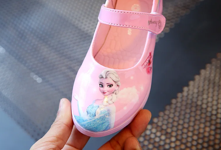 Детская одежда детская кожаная обувь в стиле принцессы; весенние милые сандалии с дизайном «Эльза» Chaussure Enfants плоской подошве вечерние туфельки Эльзы Выходные туфли для девочки