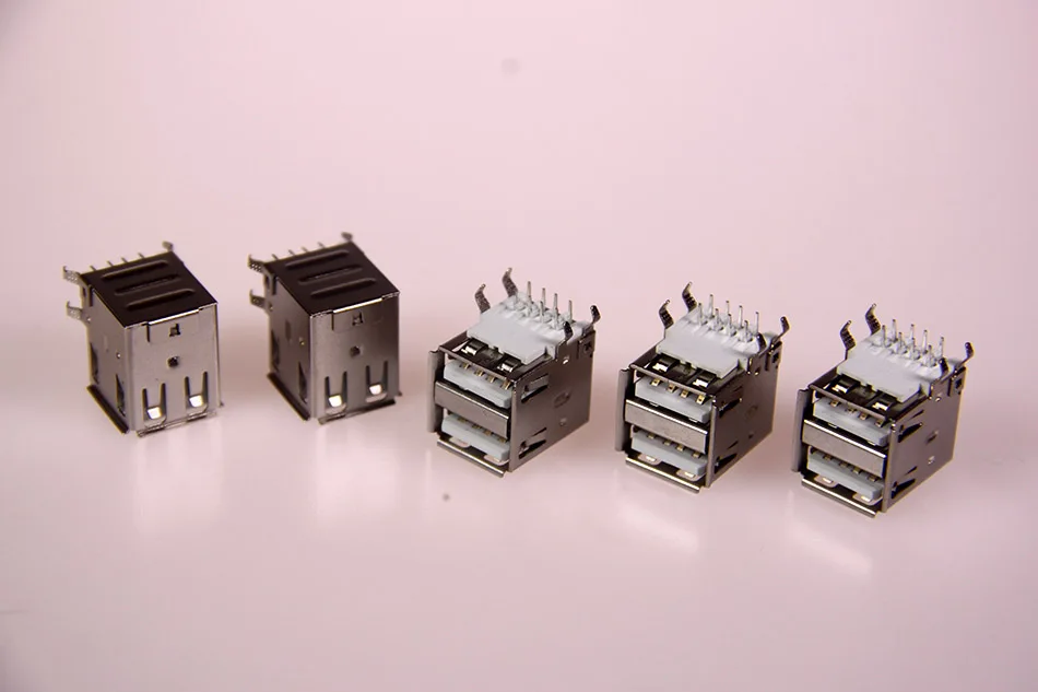 Dual USB AF Right Angle Connector (1)