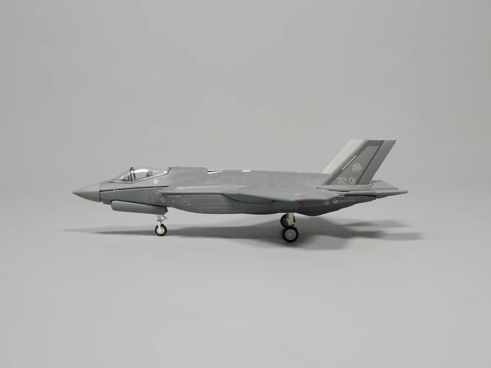 Herpa 1: 200 итальянская ВВС (AMI) Lockheed Martin F 35A Lightning II литьевая модель| |