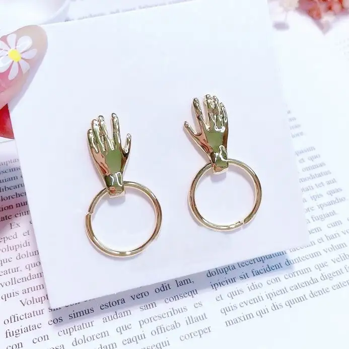

New Creative Design Shining Metal Palm Circle Dangle Earrings For Women Fashion Jewelry Hand Shaped Vintage Oorbellen Brincos