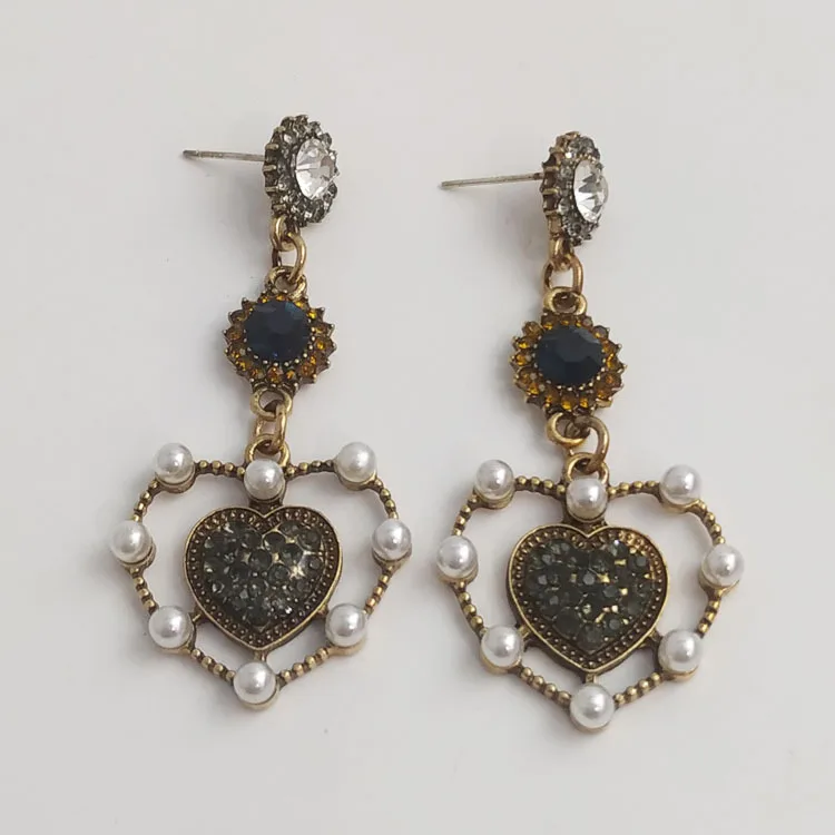 

Retro Palace Earrings New Elegant Euro-American Brand Heart-shaped Earrings Anti-allergy Dropping Wholesale Women