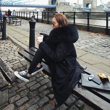 Теплые искусственный мех енота с капюшоном Куртка "Аляска" женский европейский Стиль парки из хлопка на пуху плюс Размеры Casaco Feminino WUJ0373