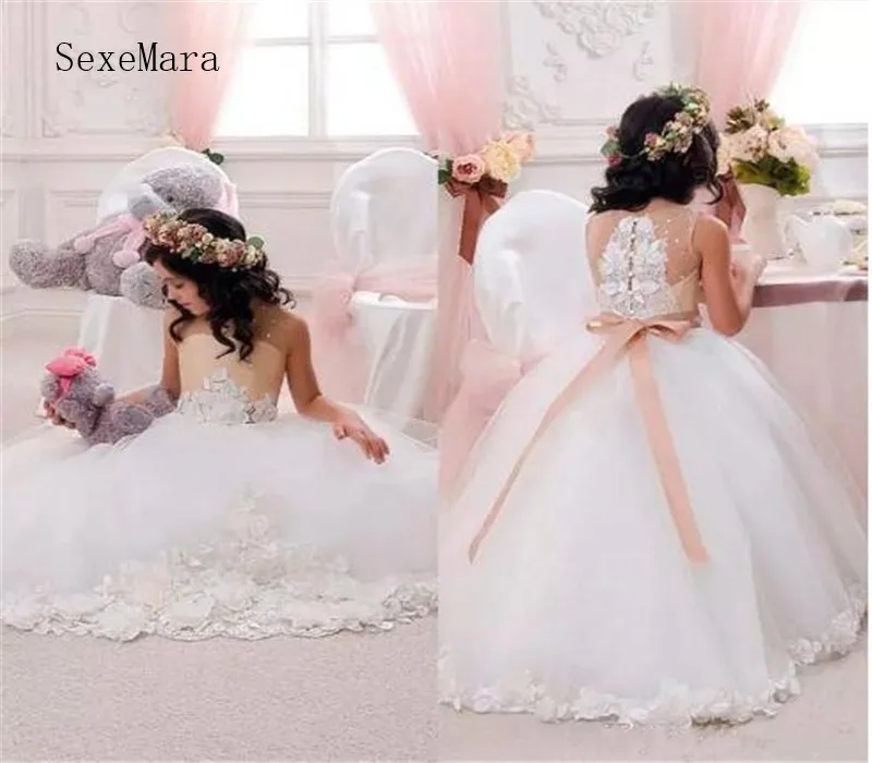 

Vintage White Flower Girl Dress For Elegant Girl to Attend Party Weeding with Hand Made Flower Bow Button Primera Communion Gown