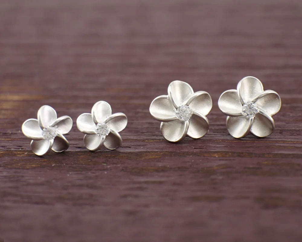 Reffeer Orecchini A Perno In Argento 925 A Forma Di Fiore Di Plumeria - Con Cristalli Zirconia, Diametro 1 Cm, Ipoallergenici