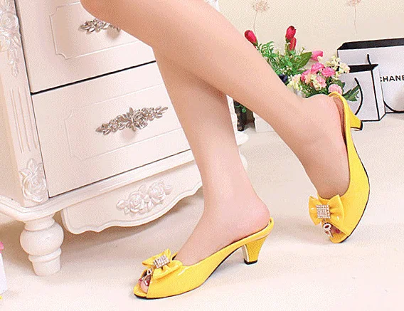 Ladies spike Heel Slides Peep Toe Patent Leather Shoes Crystal Bow Slipper Med Heel Outdoor Footwear Sweet For Summer Black Blue