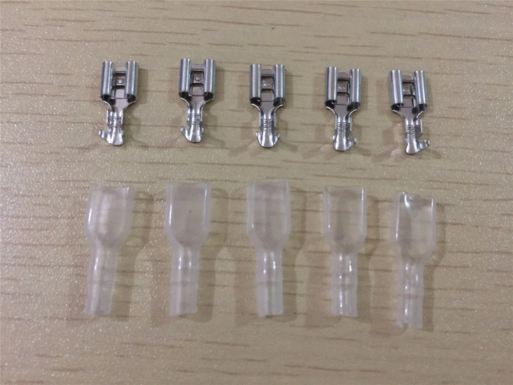 

100pcs 6.3mm Crimp Terminal Connector Female Spade Terminal + 100pcs Sleeve Case