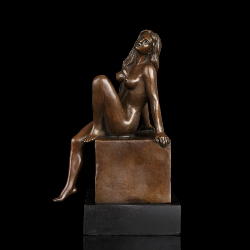 busty-sculpture-nude-art