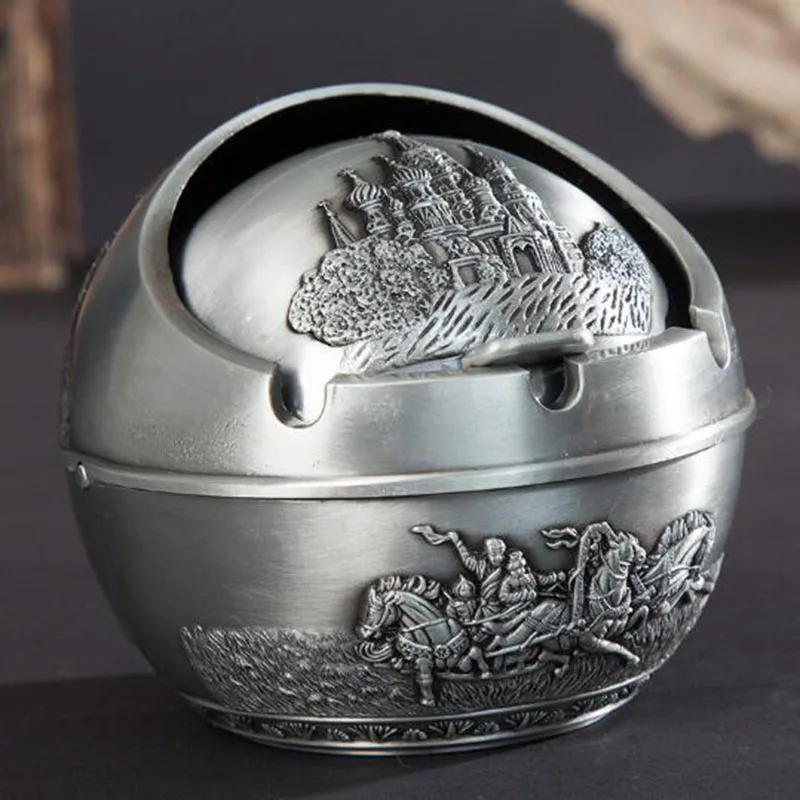 

Russia Style Retro Castle Pattern Metal Ashtray Cigarette Smoking Ash Tray with Lid Windproof Mini Small Size Home Outdoor Tool