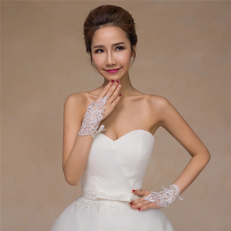 Sequined Bridal Gloves 2016 Lace Wedding Glove White Red Wrist Fingerless Cheap Bridal Accessories for Prom Party Wedding Gloves