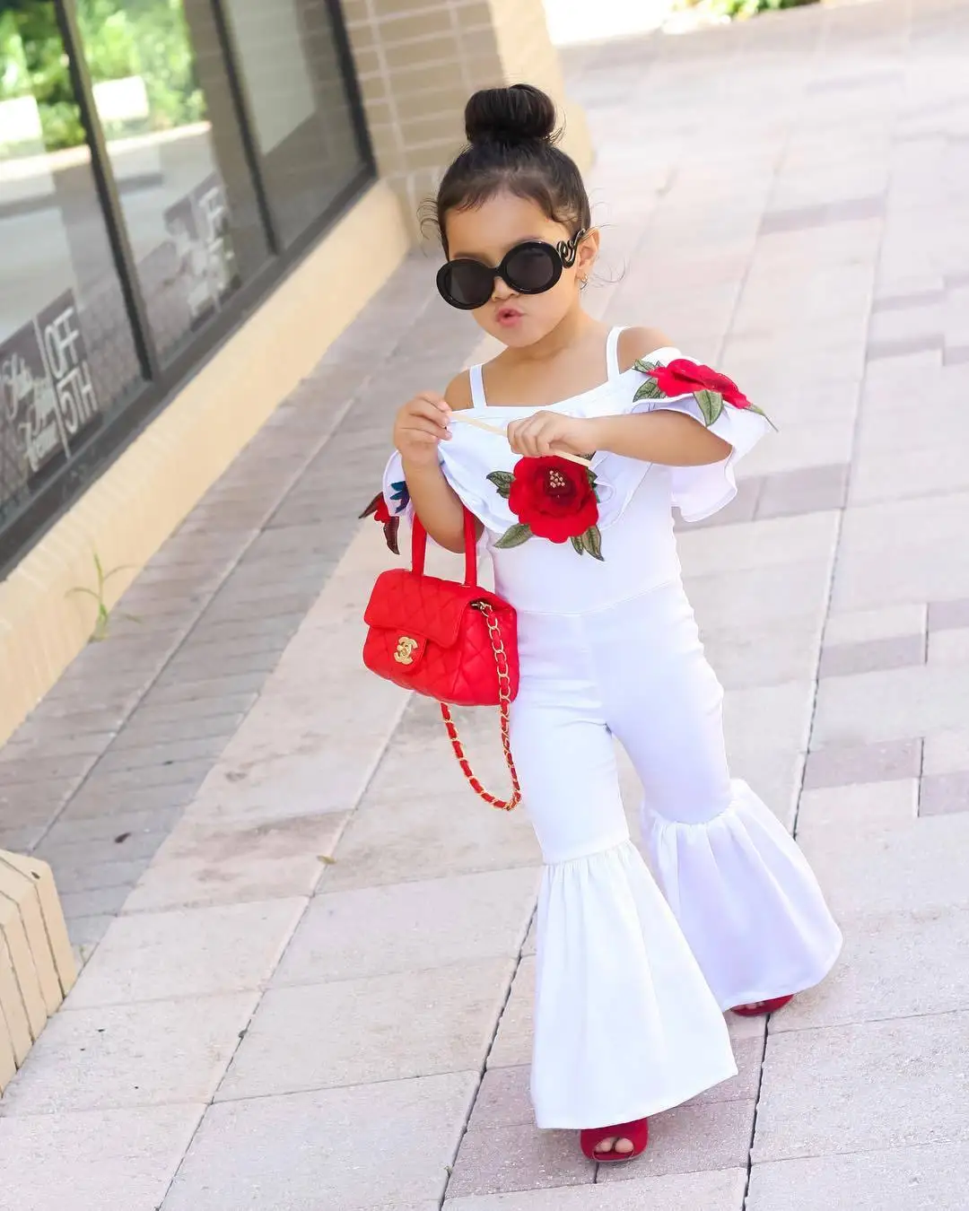 INS/летний модный Детский костюм, белый слинг, футболка с розами + брюки-колокольчики, комплект из двух предметов, детская одежда для