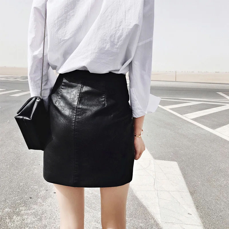 Yuxinfeng черный вышивка юбка из искусственной кожи Для женщин Высокая Талия молния юбка мини-заклепки юбки Для женщин s твердые короткие юбки модные