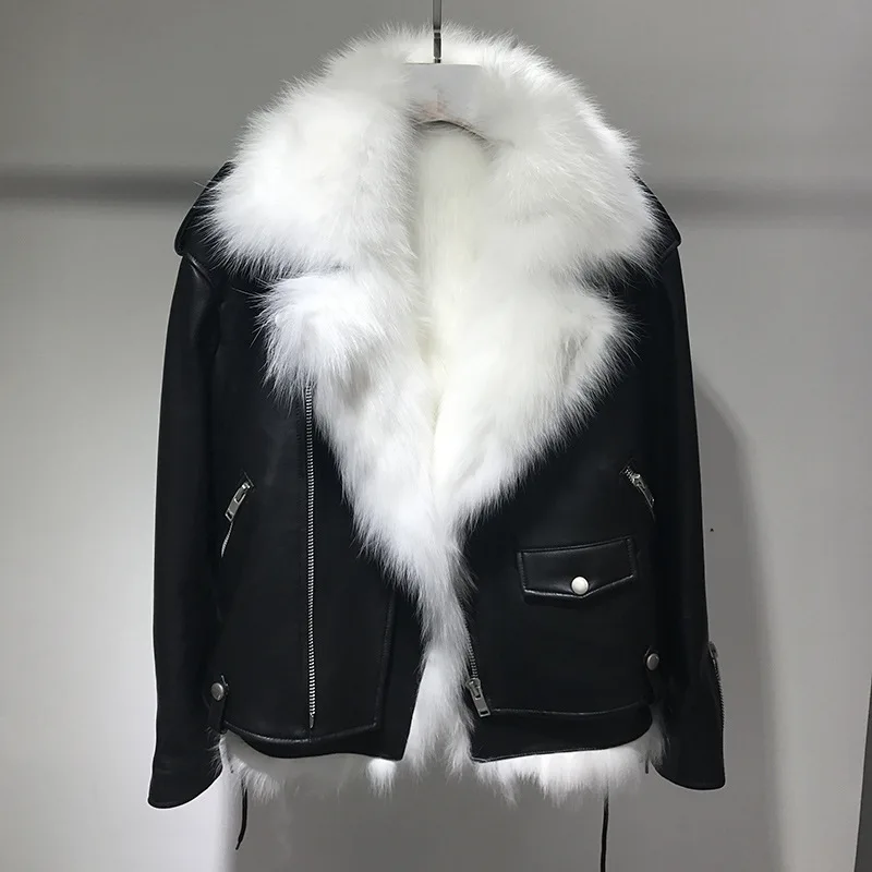 2018 new Haining leather skin, single leather locomotive, short two, fox fur, liner, vest, fur coat.