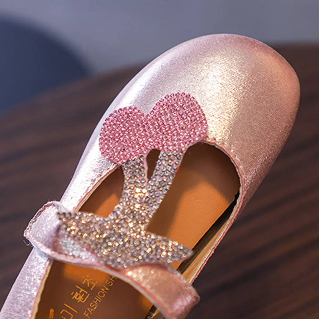 Модные Повседневные тонкие кожаные туфли принцессы с кристаллами для маленьких девочек; chaussure fille schoenen meisjes sandalia infantil
