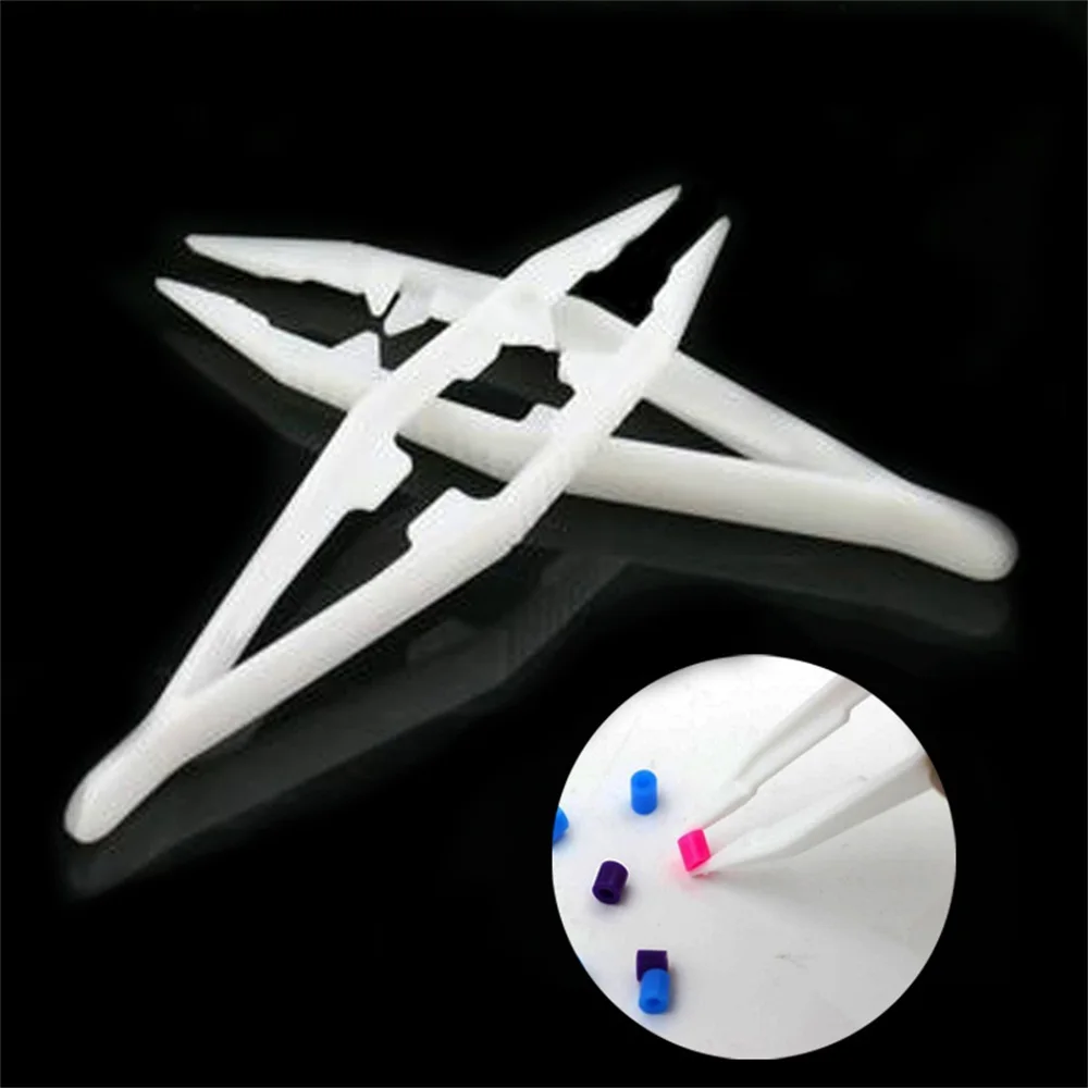2pcs New Plastic Educational Tools Tweezers for Baby Gift Grownups Kids
