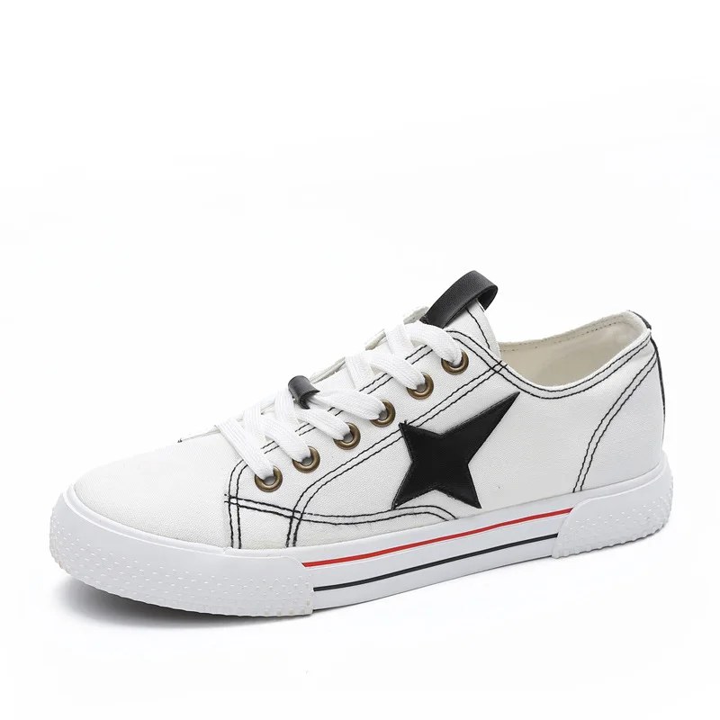 

2018 new white shoes women's fashion simple canvas shoes retro flat shoes.