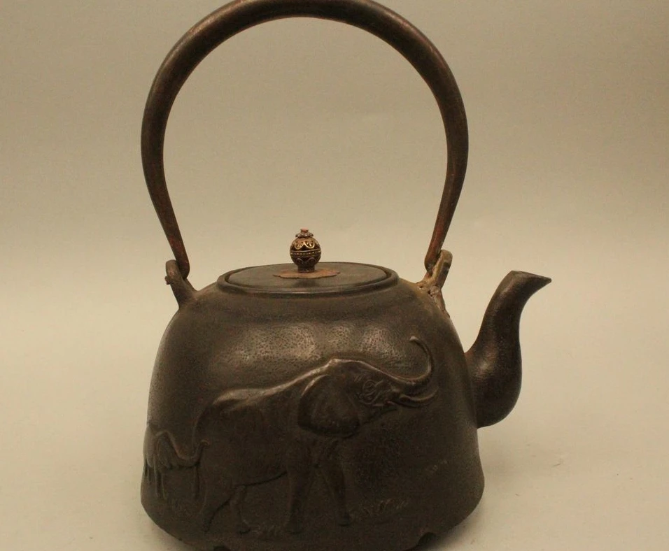 

9" Archaic Japan Japanese Iron Lucky Two elephant Kettle Wine Tea Pot Flagon
