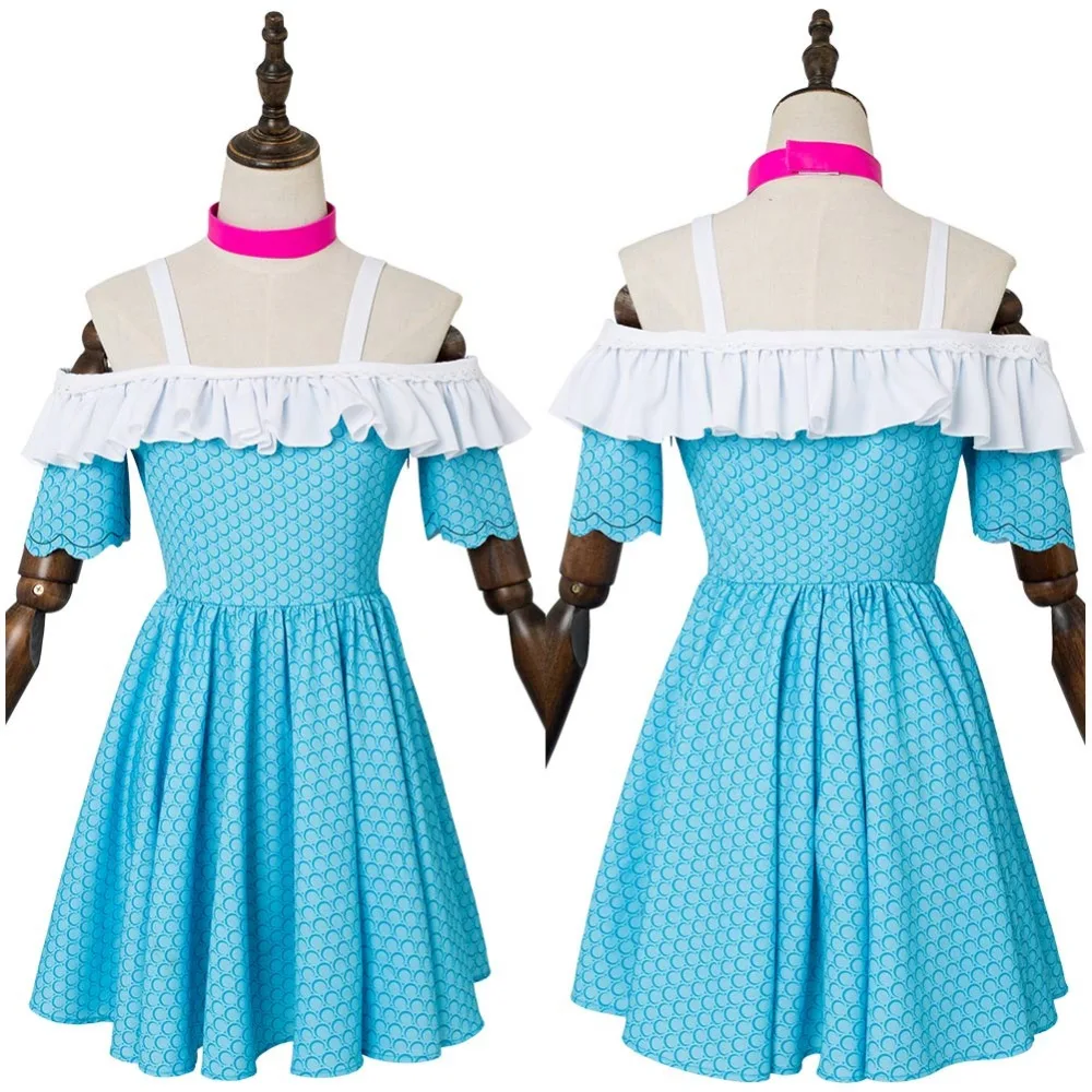 12001551-cosplayying