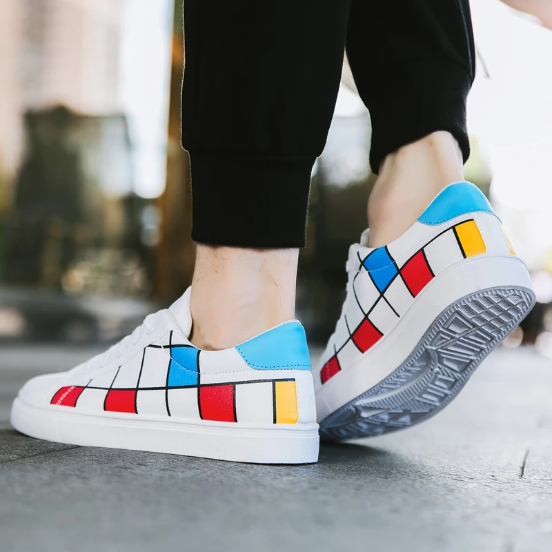

New man sneakers 2019 most popular matching color plaid outdoor canvas shoes breathable flat shoes confident man walking shoes