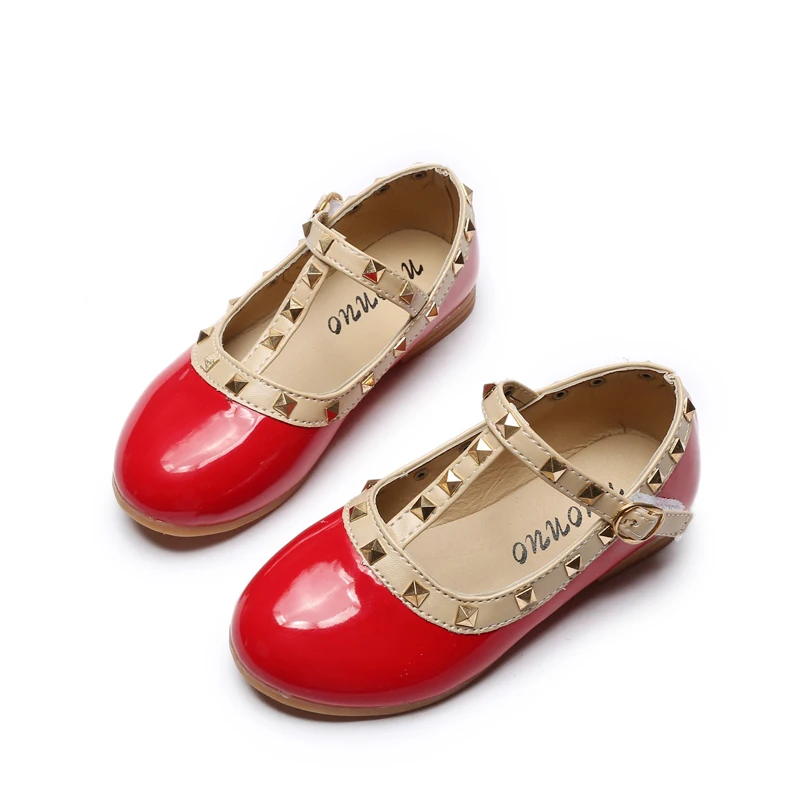 Новое поступление; обувь с заклепками для девочек; Праздничная обувь с Т-образным ремешком для детей; детская обувь на плоской подошве; модная обувь для маленьких принцесс; сандалии для больших девочек; MCH097 - Цвет: Красный