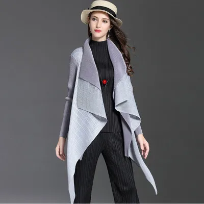 Бесплатная доставка Miyake раза европейский и американский высокого класса нерегулярные чистый цвет пальто с длинными рукавами в наличии
