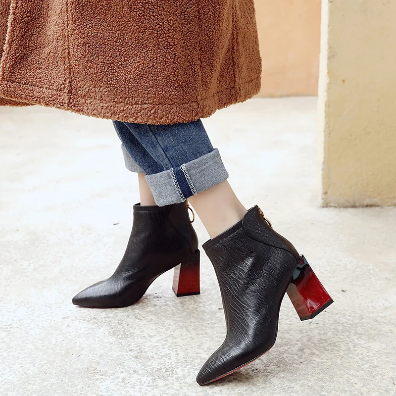 

Genuine Leather INS Hot Women Ankle Boots 34-39 Thick Heel Leather Embossing Short Boots Handmade Europe And America Pumps Shoes