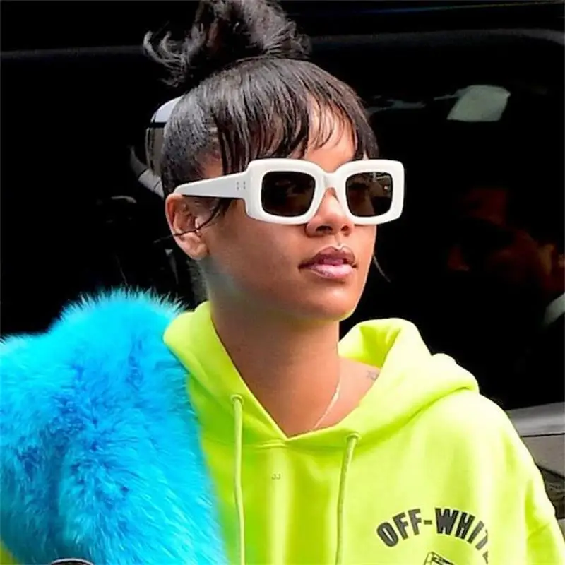 may-celebs-0023-rhianna-9-b2b1_