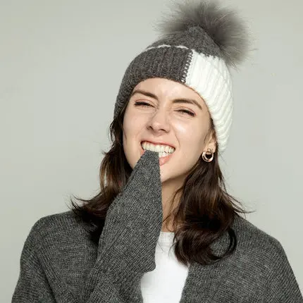 

MIARA.L hat female winter big hair fox true ear guard with Japanese double color knitting hat wool hat with fashion