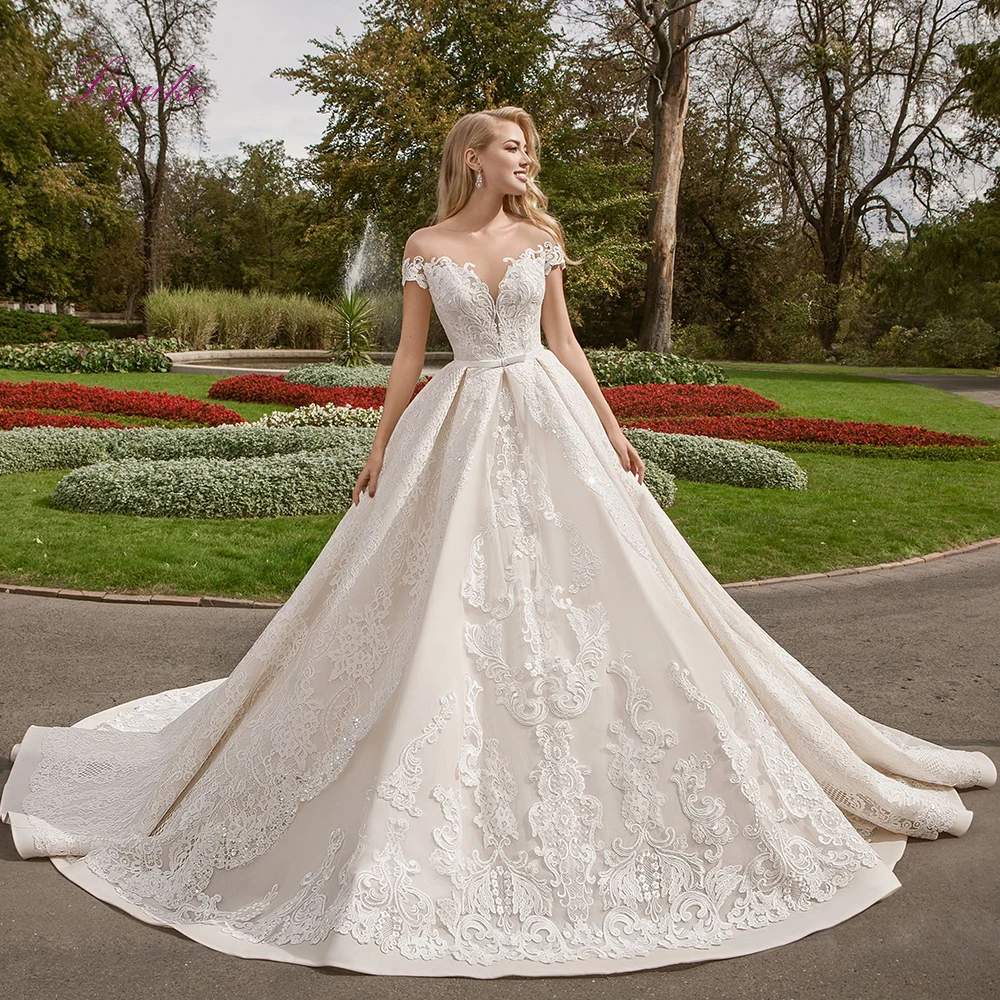 

Liyuke 2019 Married Wedding Dress Ball Gown Scoop Neck Lace Appliques Pattern Backless Button Customized Floor-length