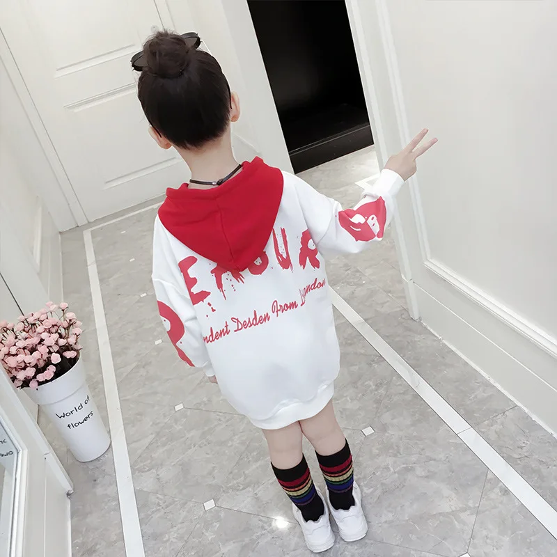Одежда для девочек, зима 2018, новая Корейская версия длинного свитера с капюшоном и надписями для маленьких девочек, утепленная бархатная