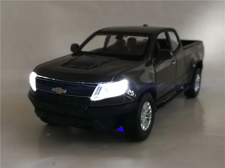 Лучшие продажи 1:32 Chevrolet Colorado транспортер сплава модель, моделирование литой звук и свет оттягивающаяся назад Модель