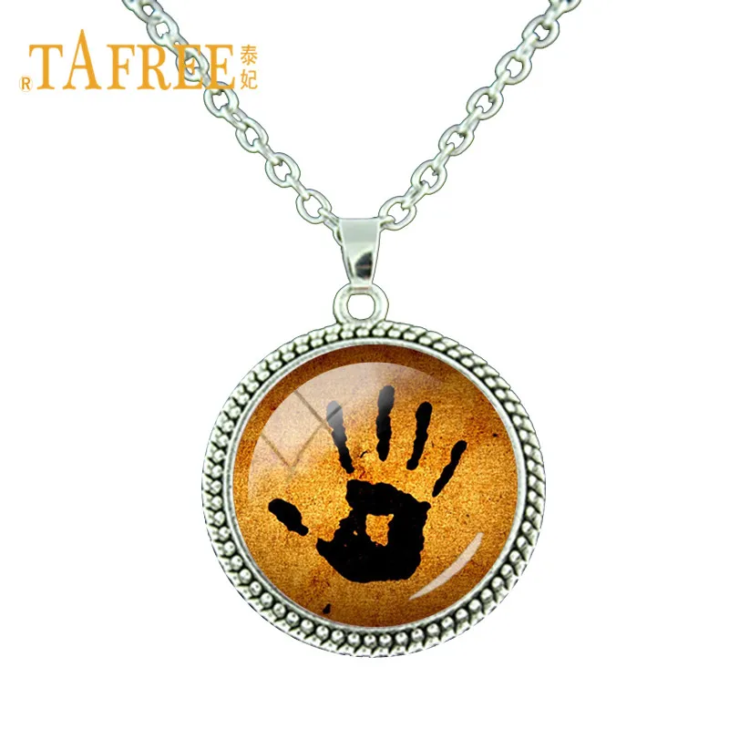 

TAFREE Skyrim Dark Brotherhood Mysterious Note Necklace Glass Gems Hand Plam Pendant Necklace For Men Women Jewelry Gift DH13
