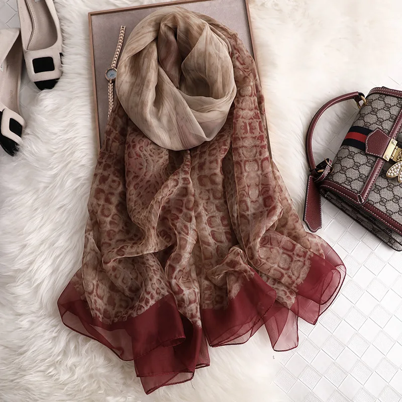 Бренд, женский шарф, модный женский шелковый шарф с узором «крокодиловая кожа», шали и палантины, пашмины, бандана, хиджаб - Цвет: camel wine red edge