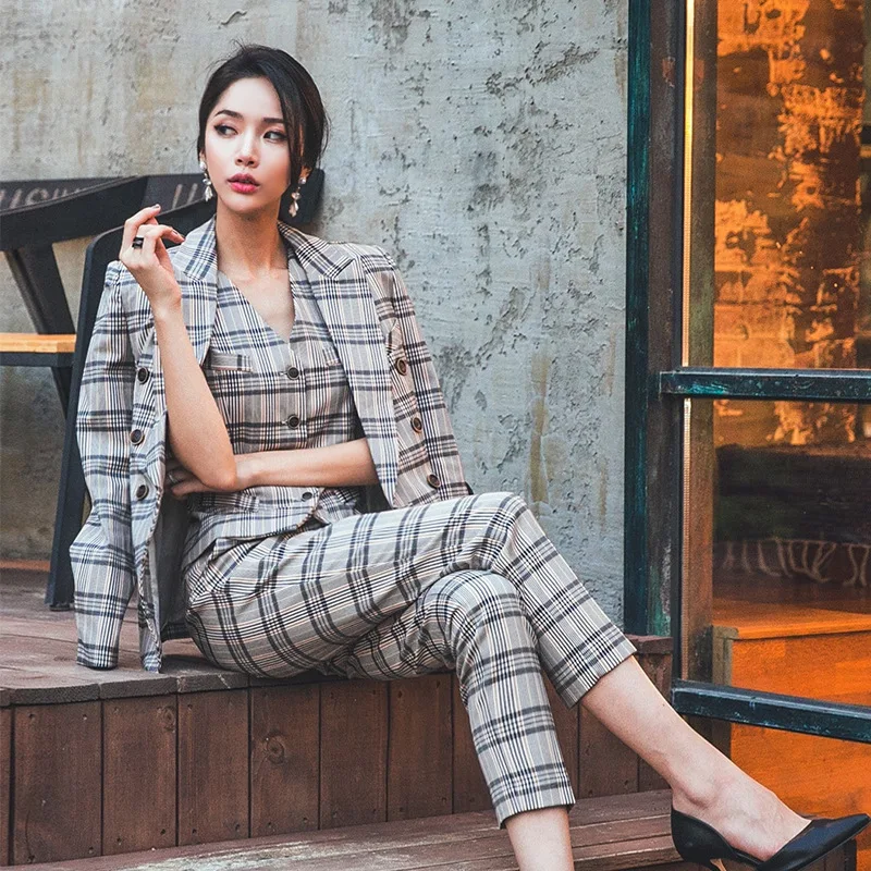 Suit women's suit vest nine pants three sets of 2018 Korean version of the new retro women's plaid double-breasted professional Suit women's suit vest nine pants three sets of 2018 Korean version of the new retro women's plaid double-breasted professional