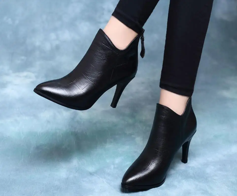 

Autumn and winter, new fine-heeled leather and velvety Martin boots