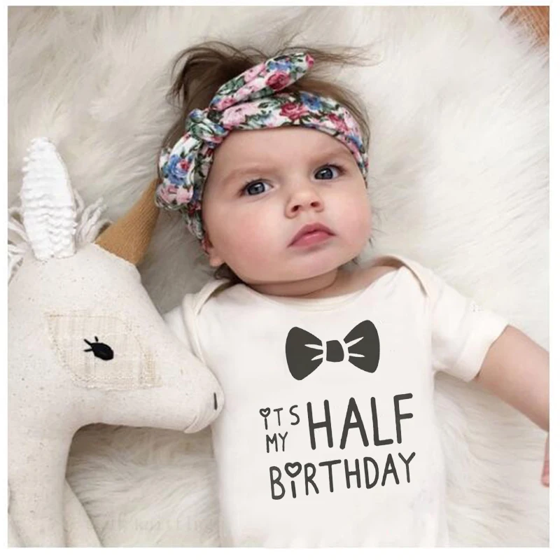

2019 Infant Baby Bodysuit It Is My Half Birthday Letters Print White Onesie Child 1ST Birthday Gift Toddler Summer Wear