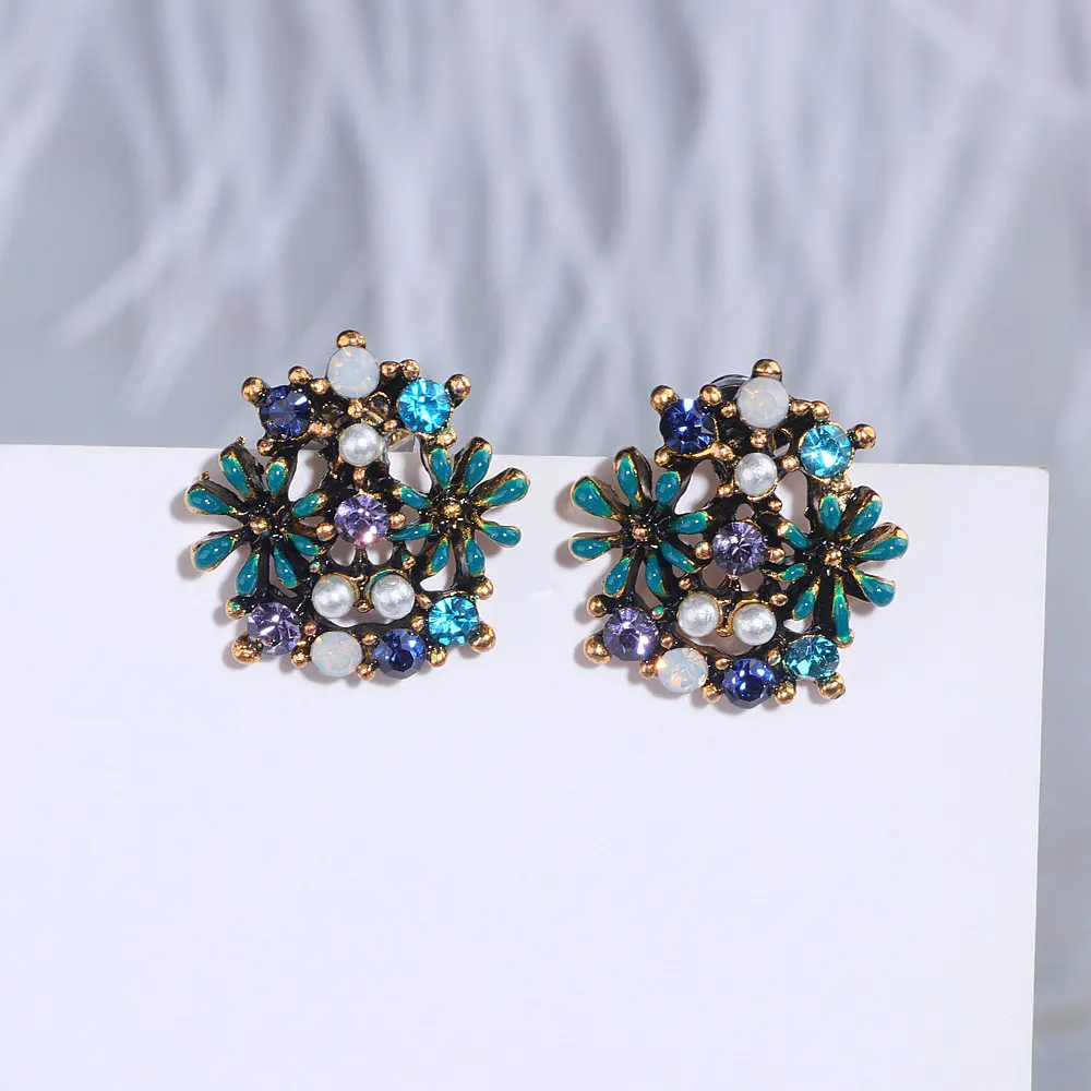 Vintage Sweet Cute Flower Stud Earrings for Women New Fashion Pearl Crystal Earrings Femme Brincos Wholesale Jewelry WX195