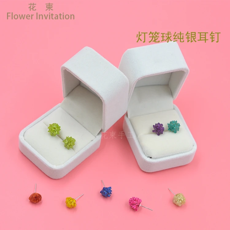 

Flower Invitation Pure Dried Tremella Nut Pure Handmade Ear Hook Resin 925 Silver Finished Product