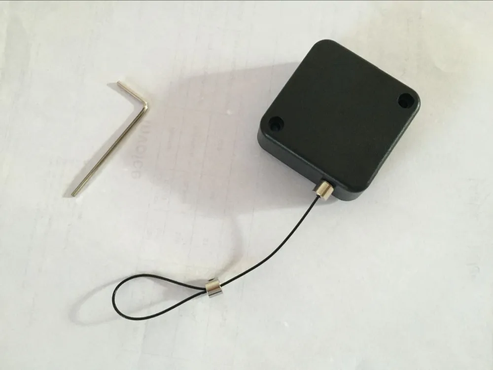 Display_retractable_cable_pull_box