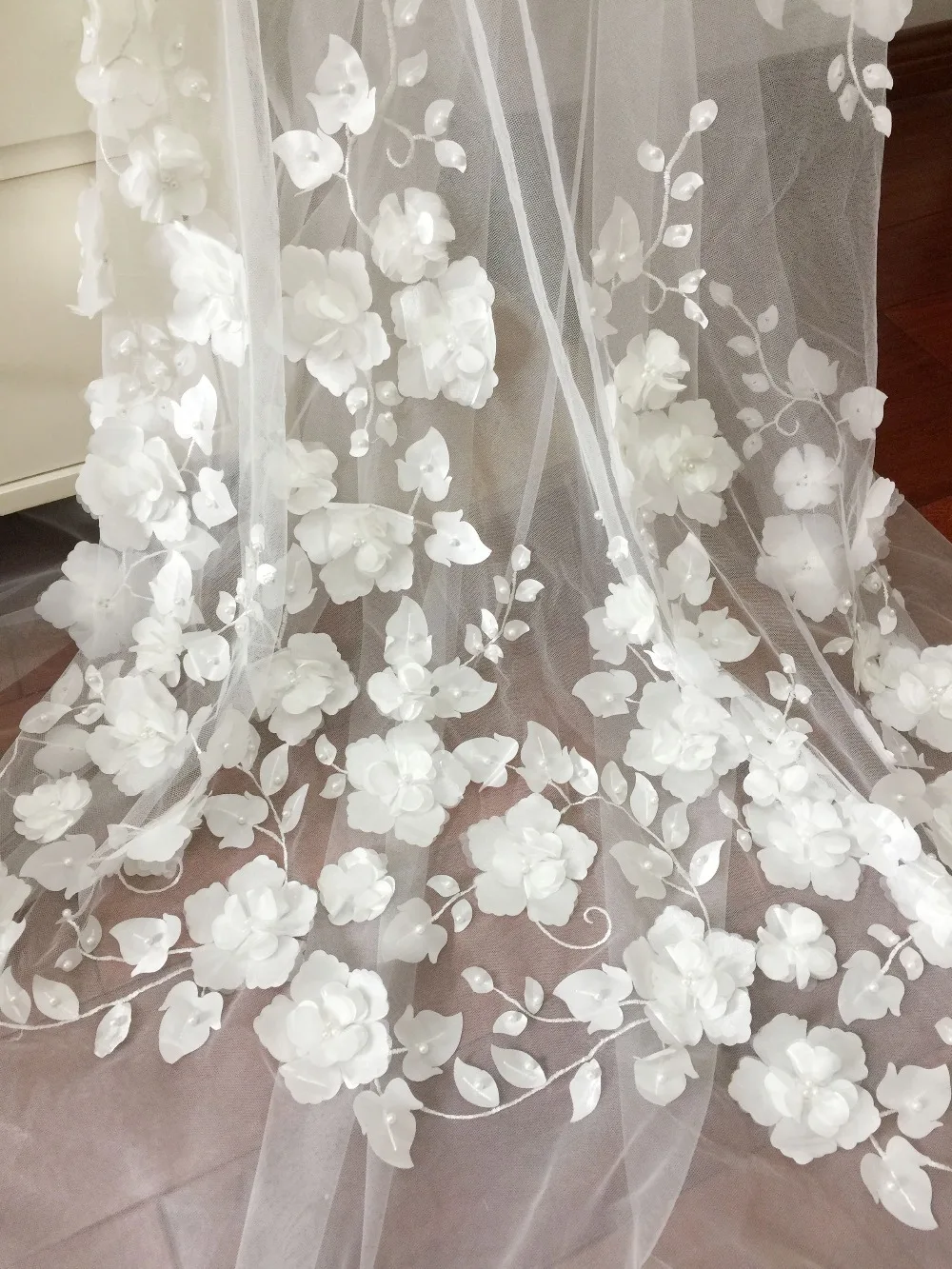 1 ярд 3D перламутровый вышитый бисером полный цветок тюль кружевная ткань в белом цвете, свадебное платье Выпускное Платье Ткань по двору