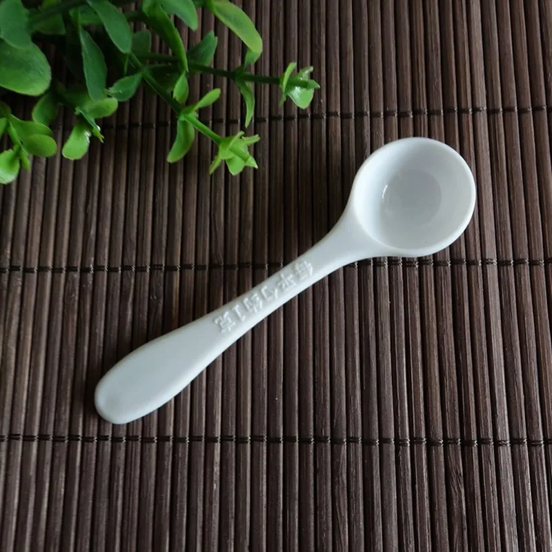

Free Shipping 500pcs 0.25g Professional Plastic 0.25 Gram Scoops/Spoons For Food/Milk/Washing Powder/Medicine White Measuring