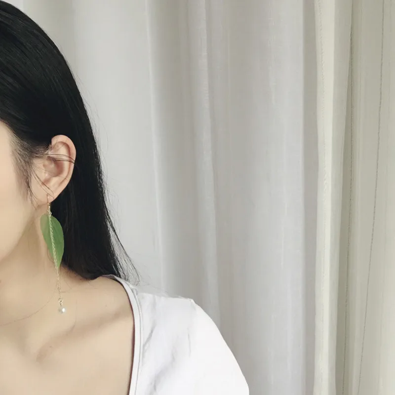

2018 New Hot Simple Retro Leaves Green Leaves Earrings Imitation Pearls Long Tassel Feather Earrings for women Brincos gift