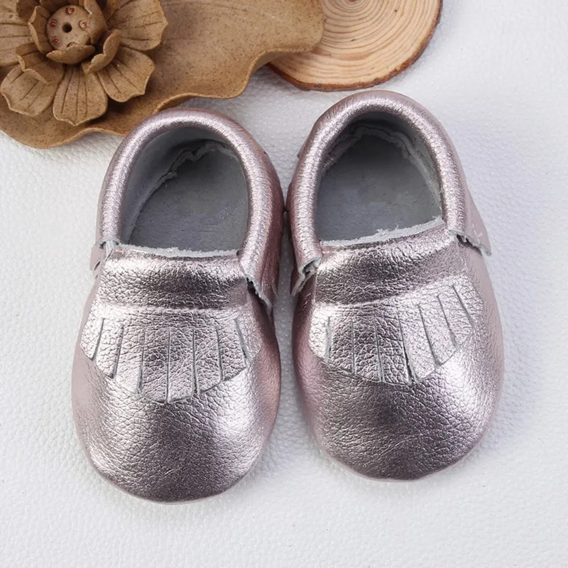 Обувь из натуральной кожи; мокасины; первые шаги с мягкой подошвой для малышей младенцев бахрома с бантом обувь для девочек