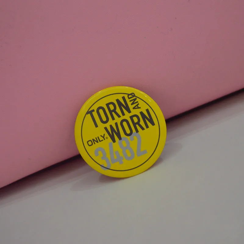 

100pcs badges free shipping Bra Machine Customized Digital Printing Badges , Badges, Advertising Gift Mark Paste
