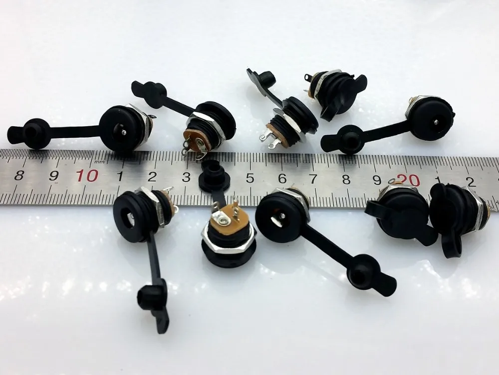 

3pin 5.5x2.5mm DC power supply socket DC Female Panel Mount Connector inside nut with waterproof cap 10pcs/lot